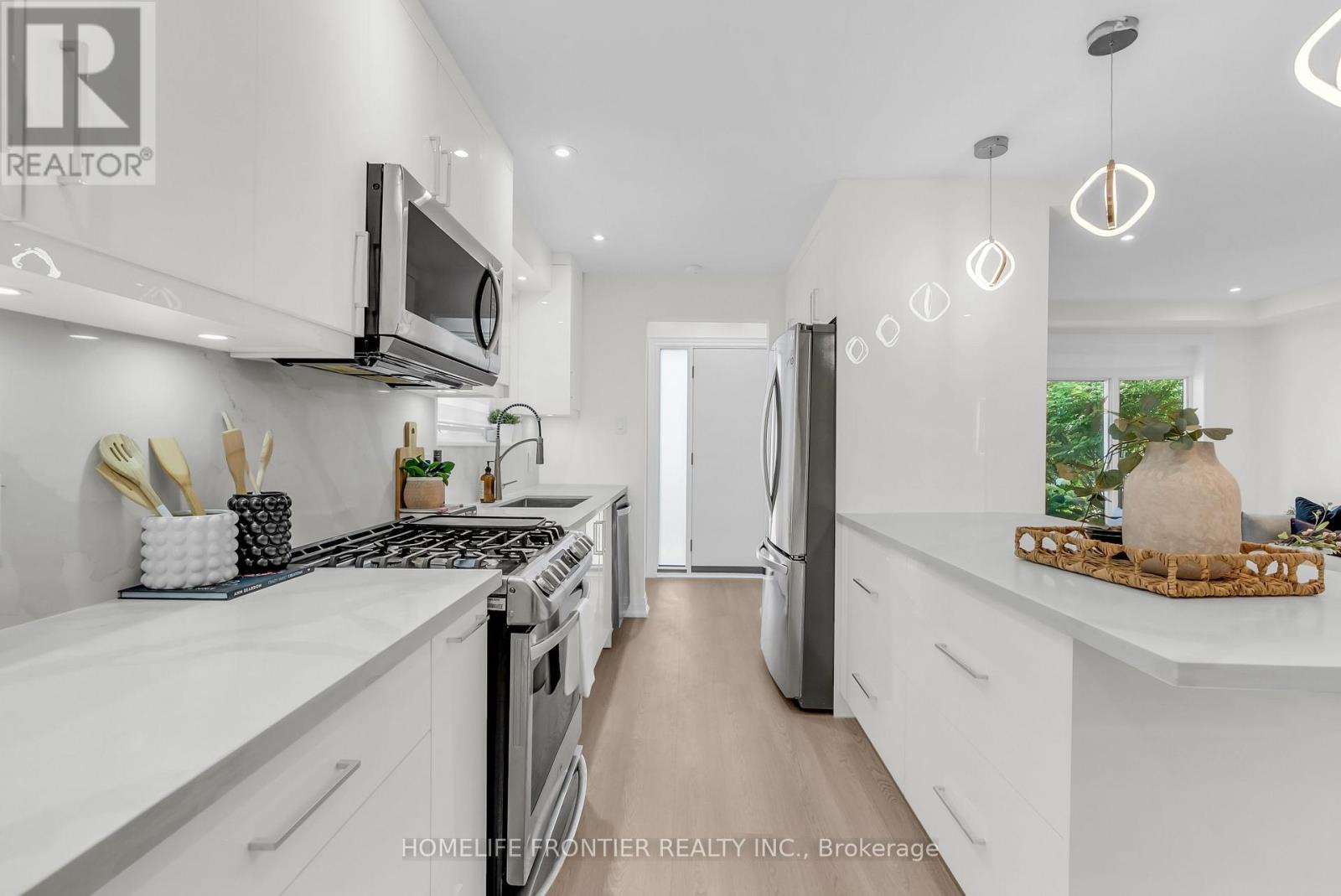 61 Sundial Crescent, Toronto (victoria Village), Ontario