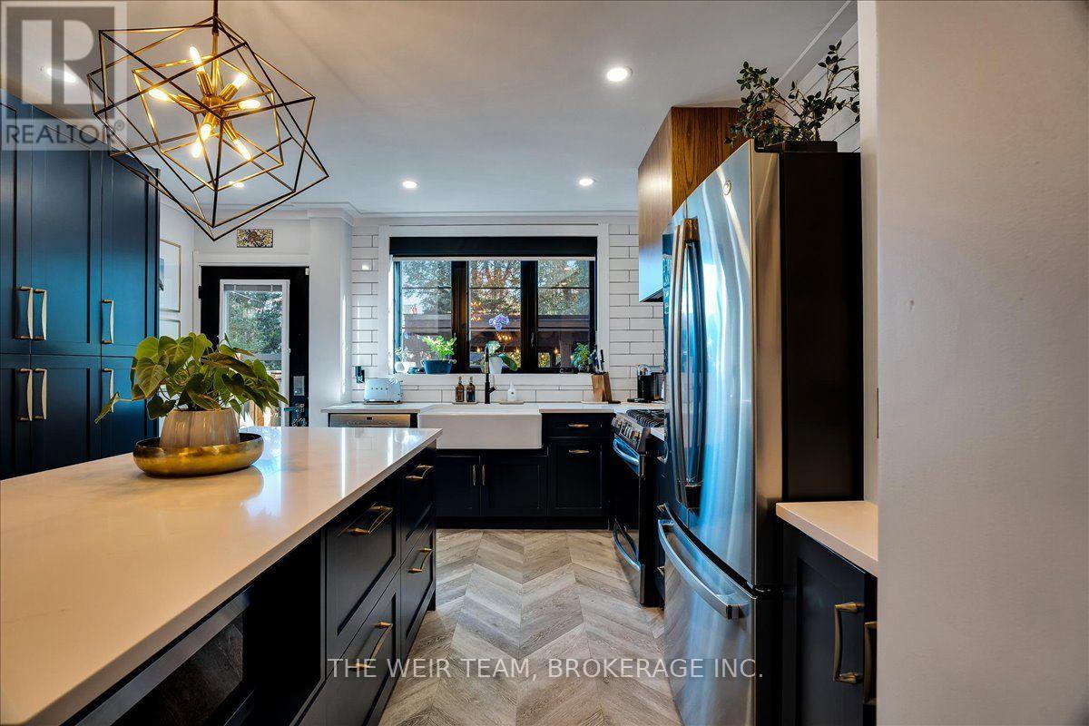 13 Amroth Avenue, Toronto (east End-danforth), Ontario