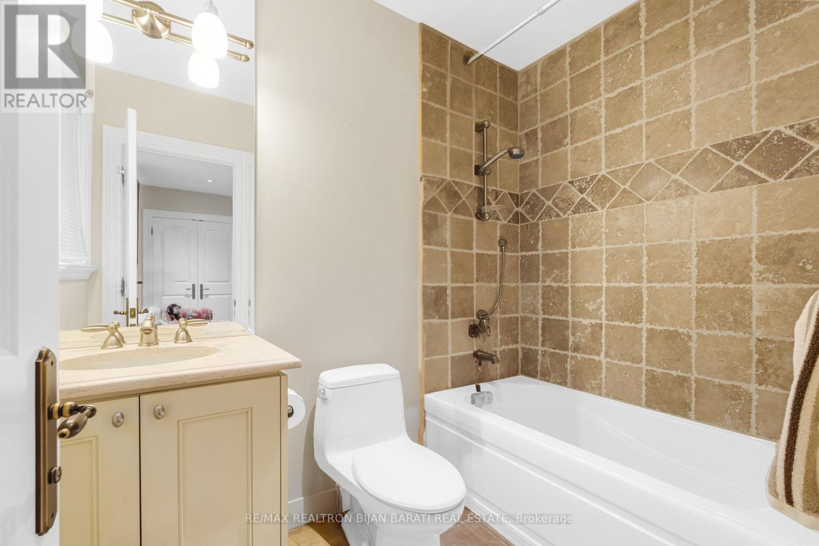 397 Hillcrest Avenue, Toronto (willowdale East), Ontario