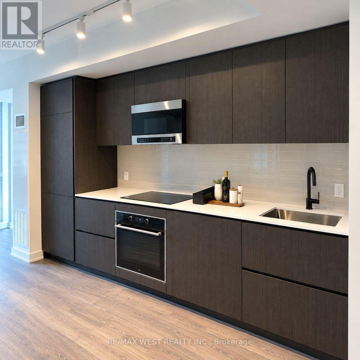 1103 - 127 Broadview Avenue, Toronto (mount Pleasant West), Ontario