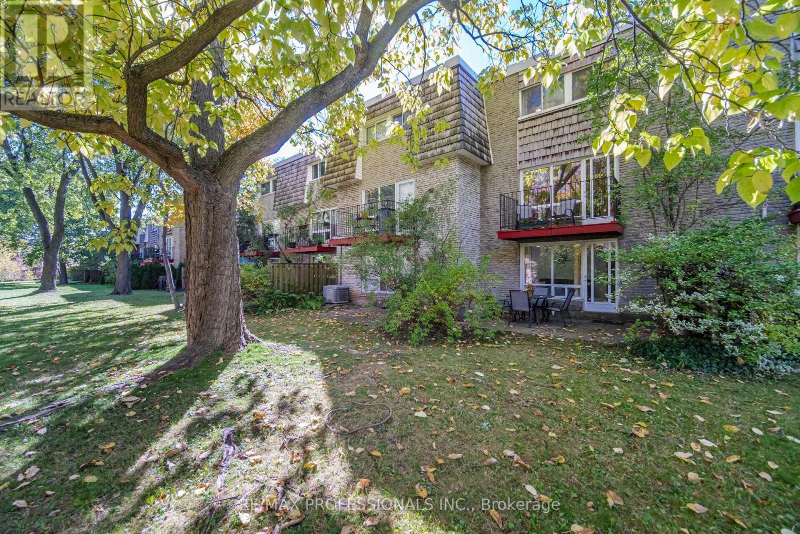 94 - 65 Old Burnhamthorpe Road, Toronto (markland Wood), Ontario