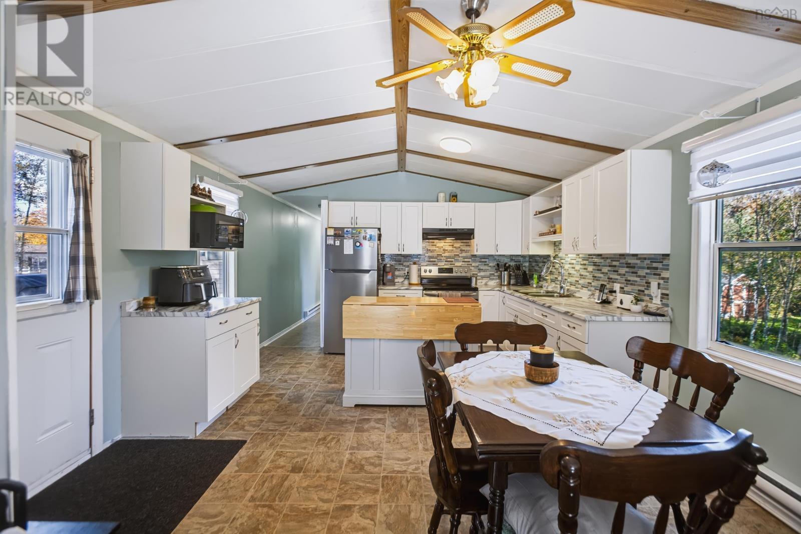15 Woodlawn Drive, Amherst, Nova Scotia