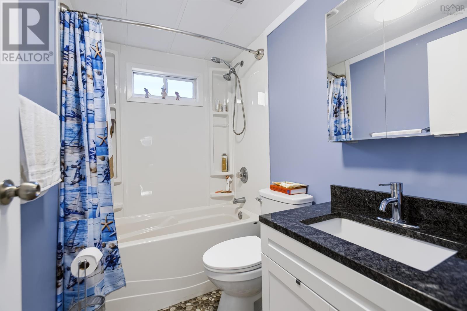 15 Woodlawn Drive, Amherst, Nova Scotia