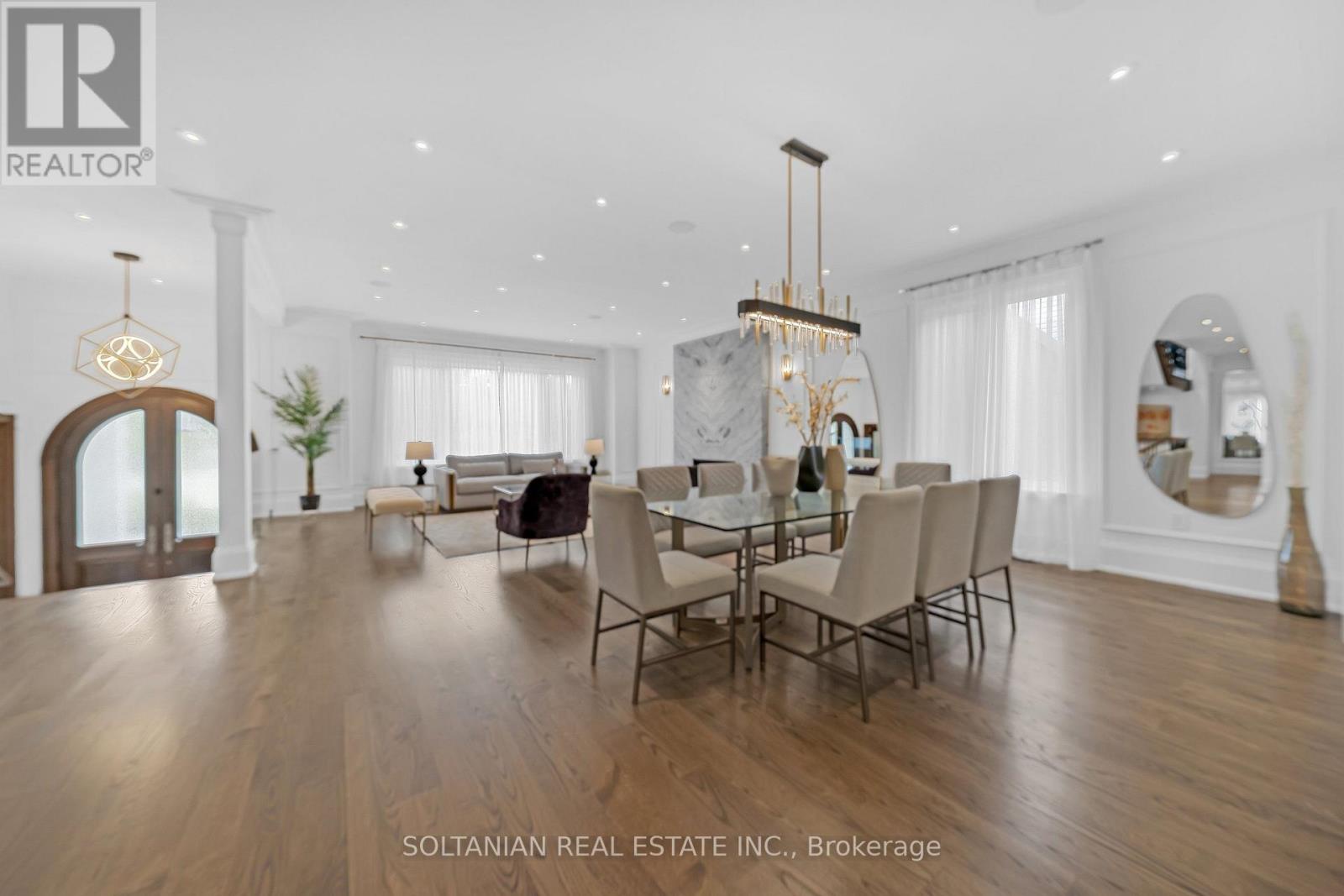 15 Calvin Avenue, Toronto (willowdale East), Ontario