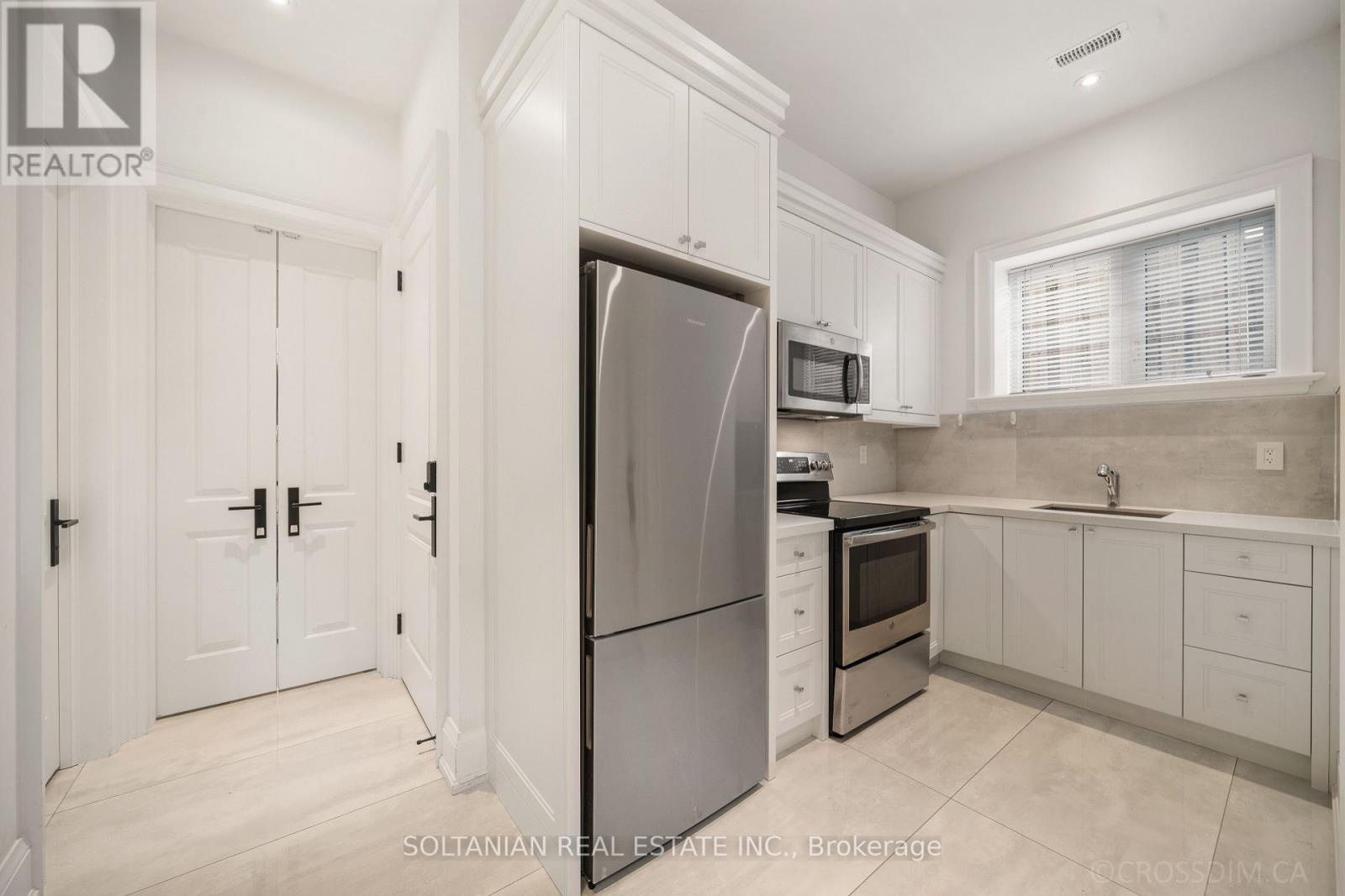 15 Calvin Avenue, Toronto (willowdale East), Ontario
