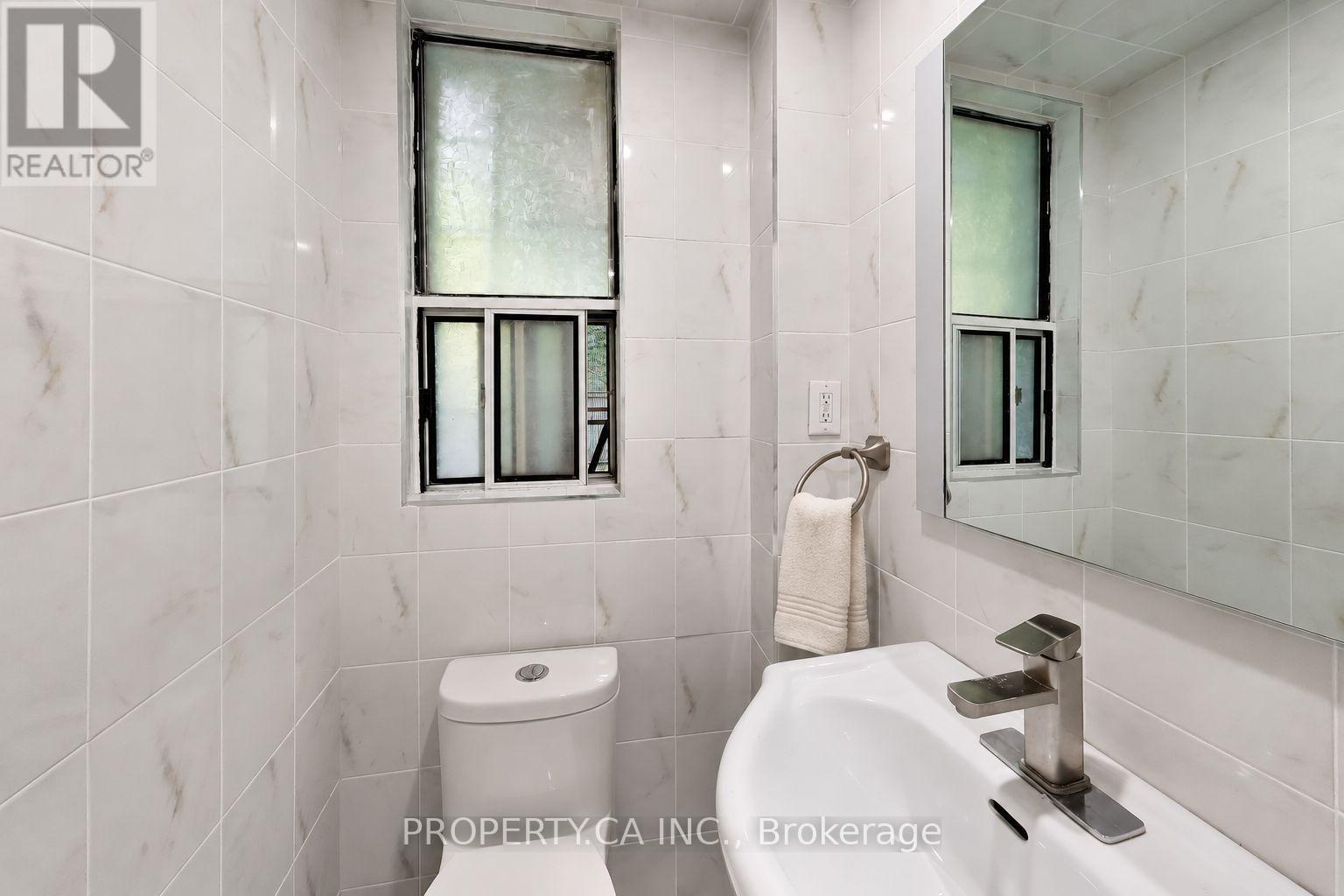 3 Clinton Place, Toronto (palmerston-little Italy), Ontario