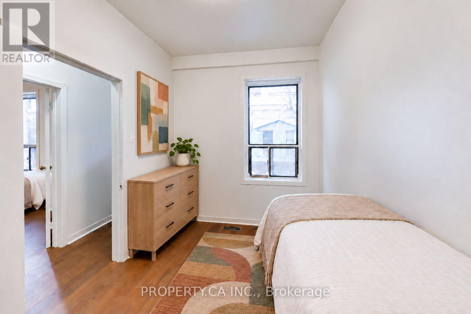 3 Clinton Place, Toronto (palmerston-little Italy), Ontario