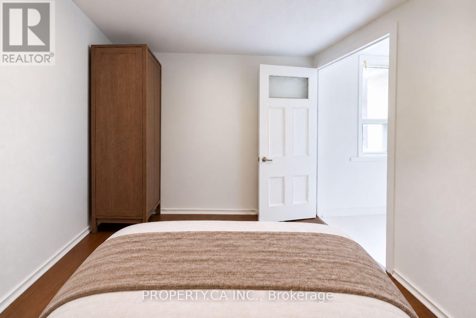 3 Clinton Place, Toronto (palmerston-little Italy), Ontario