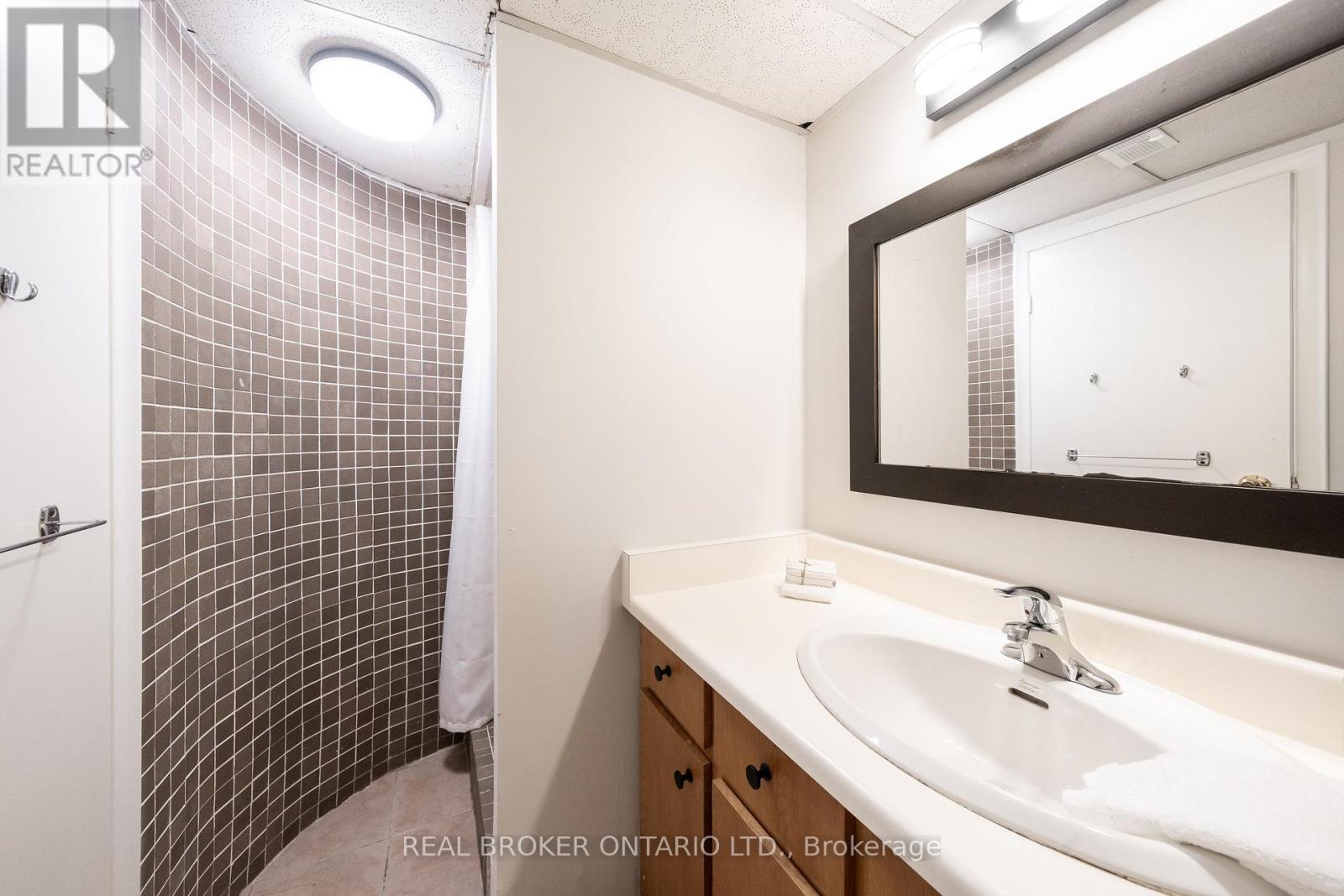 53 Kingslake Road, Toronto (don Valley Village), Ontario