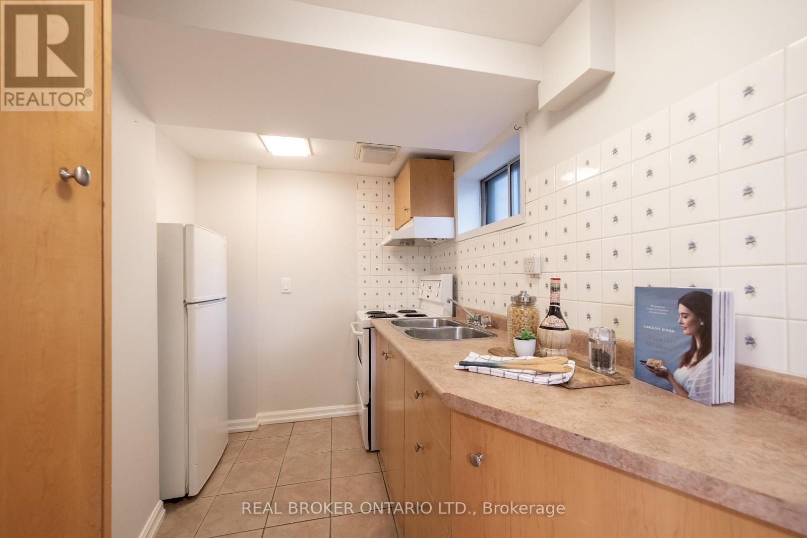 53 Kingslake Road, Toronto (don Valley Village), Ontario