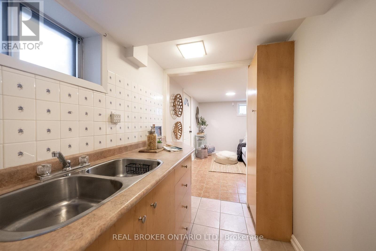 53 Kingslake Road, Toronto (don Valley Village), Ontario