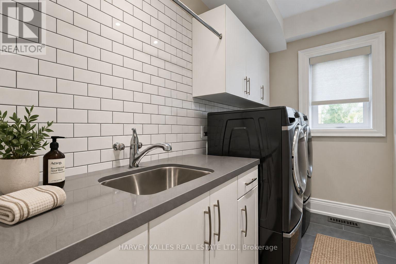 40 Sultana Avenue, Toronto (englemount-lawrence), Ontario
