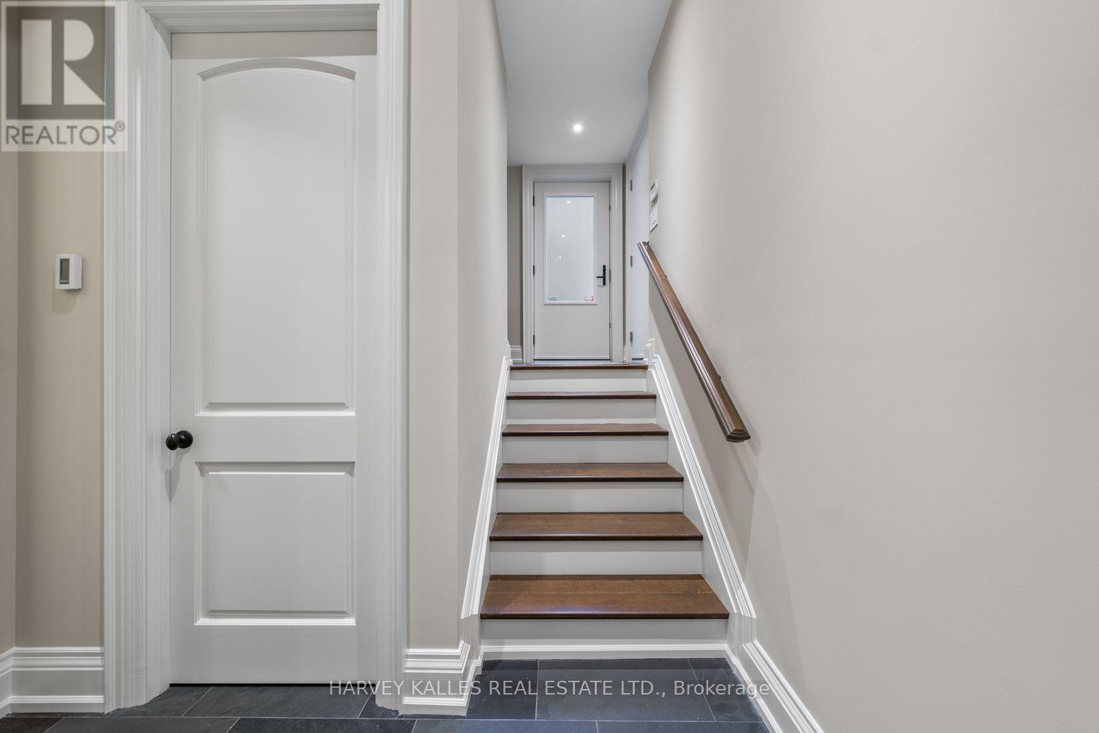 40 Sultana Avenue, Toronto (englemount-lawrence), Ontario