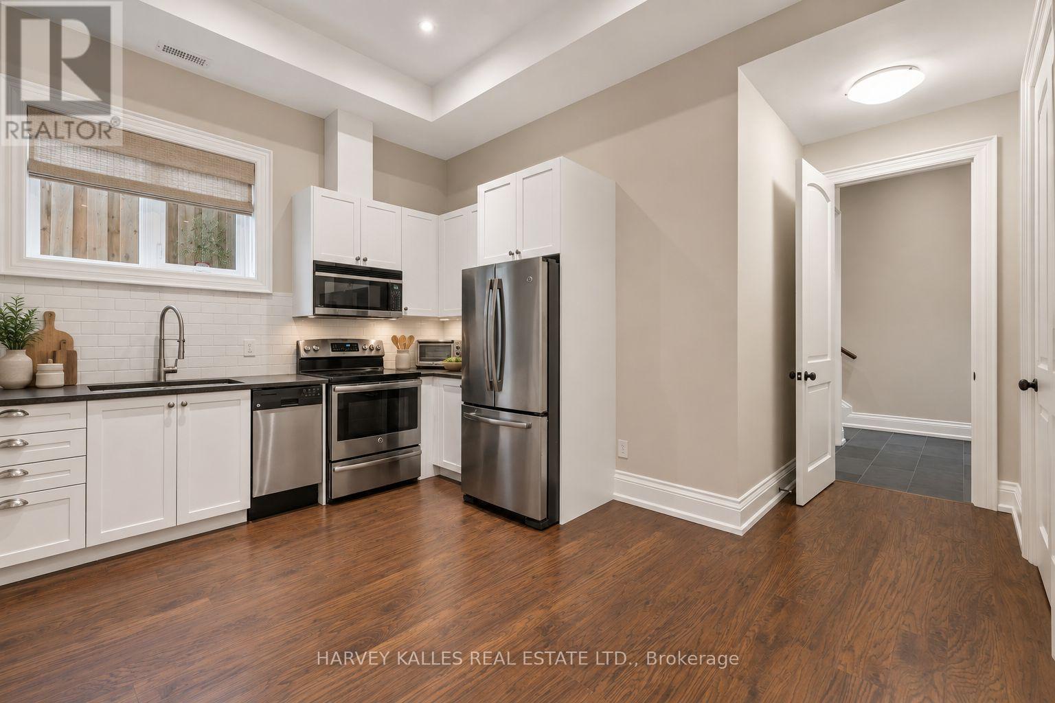 40 Sultana Avenue, Toronto (englemount-lawrence), Ontario