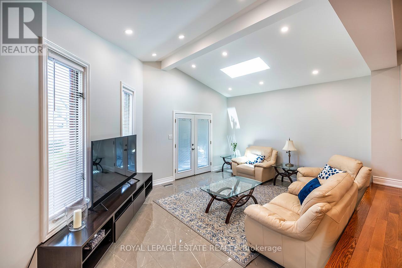 103 Aylesworth Avenue, Toronto (birchcliffe-cliffside), Ontario