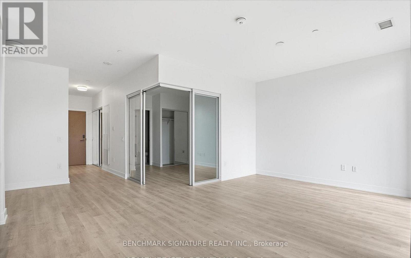 206 - 30 Inn On The Park Drive, Toronto (banbury-don Mills), Ontario