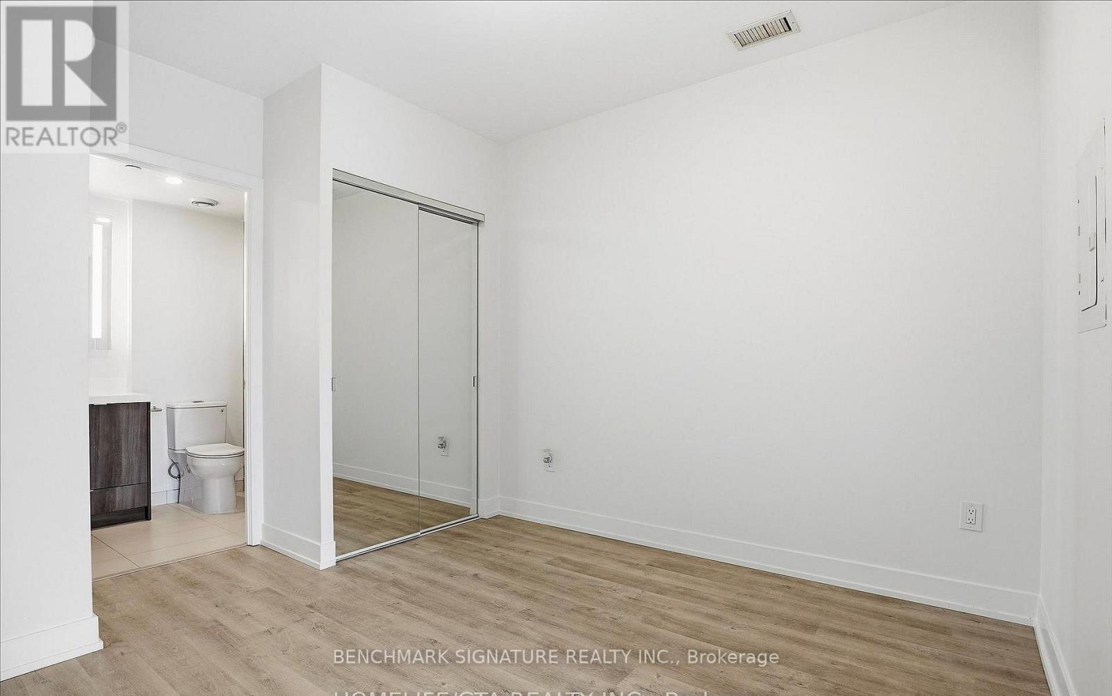 206 - 30 Inn On The Park Drive, Toronto (banbury-don Mills), Ontario