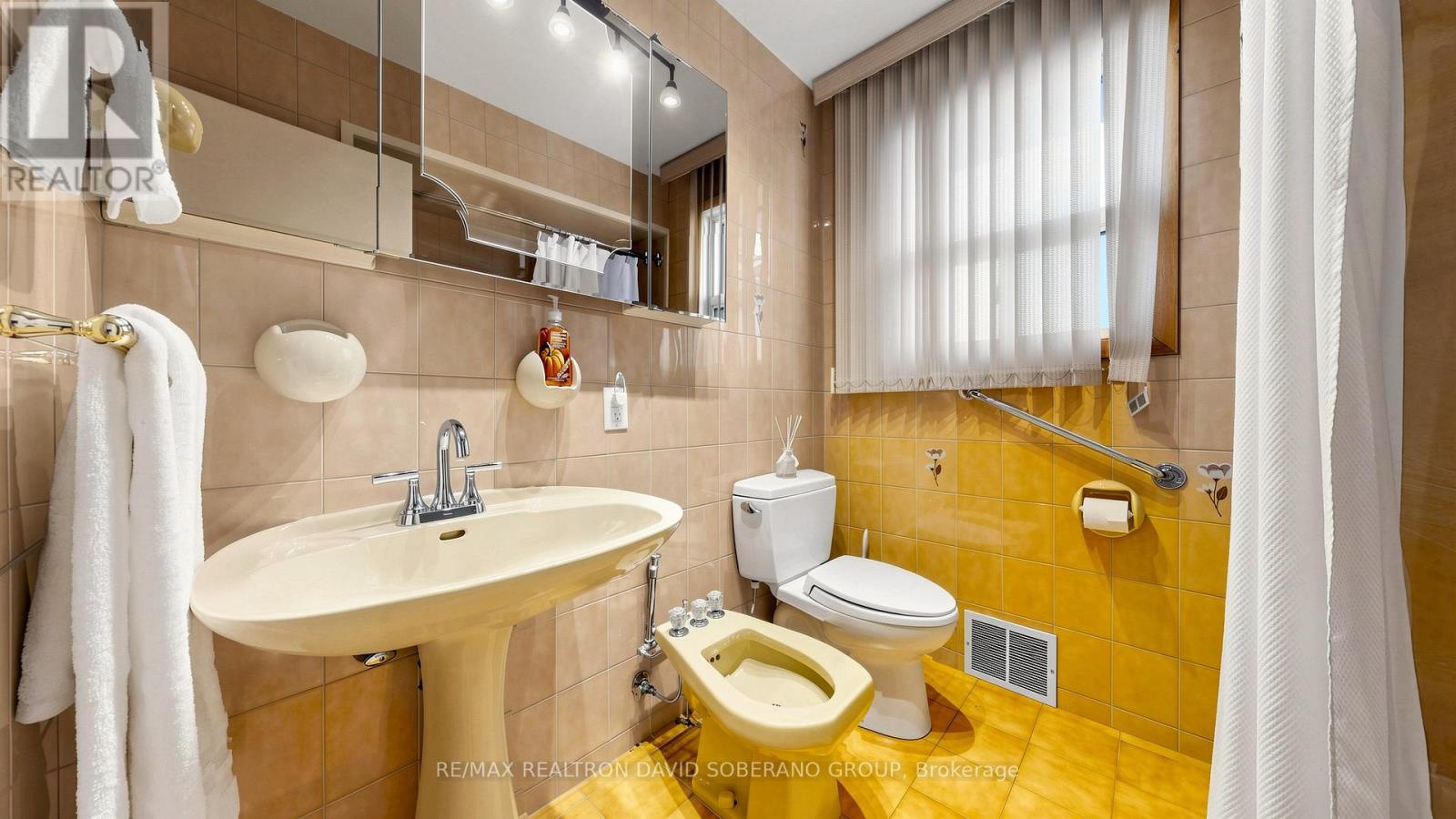 108 Kennard Avenue, Toronto (bathurst Manor), Ontario
