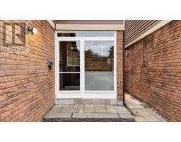 25 TREETOPS COURT