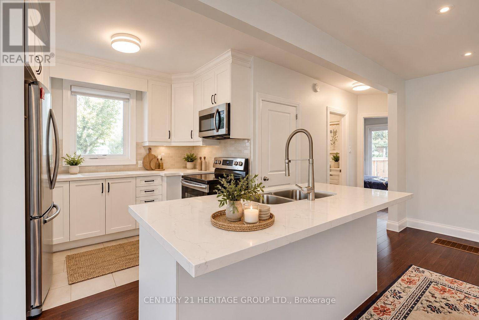 48 Stephen Drive, Toronto (stonegate-queensway), Ontario