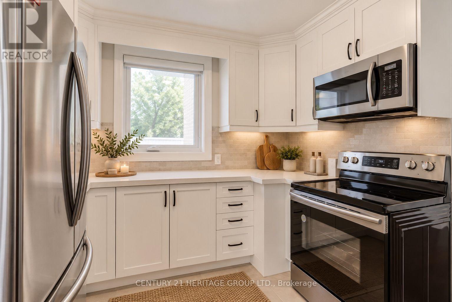 48 Stephen Drive, Toronto (stonegate-queensway), Ontario