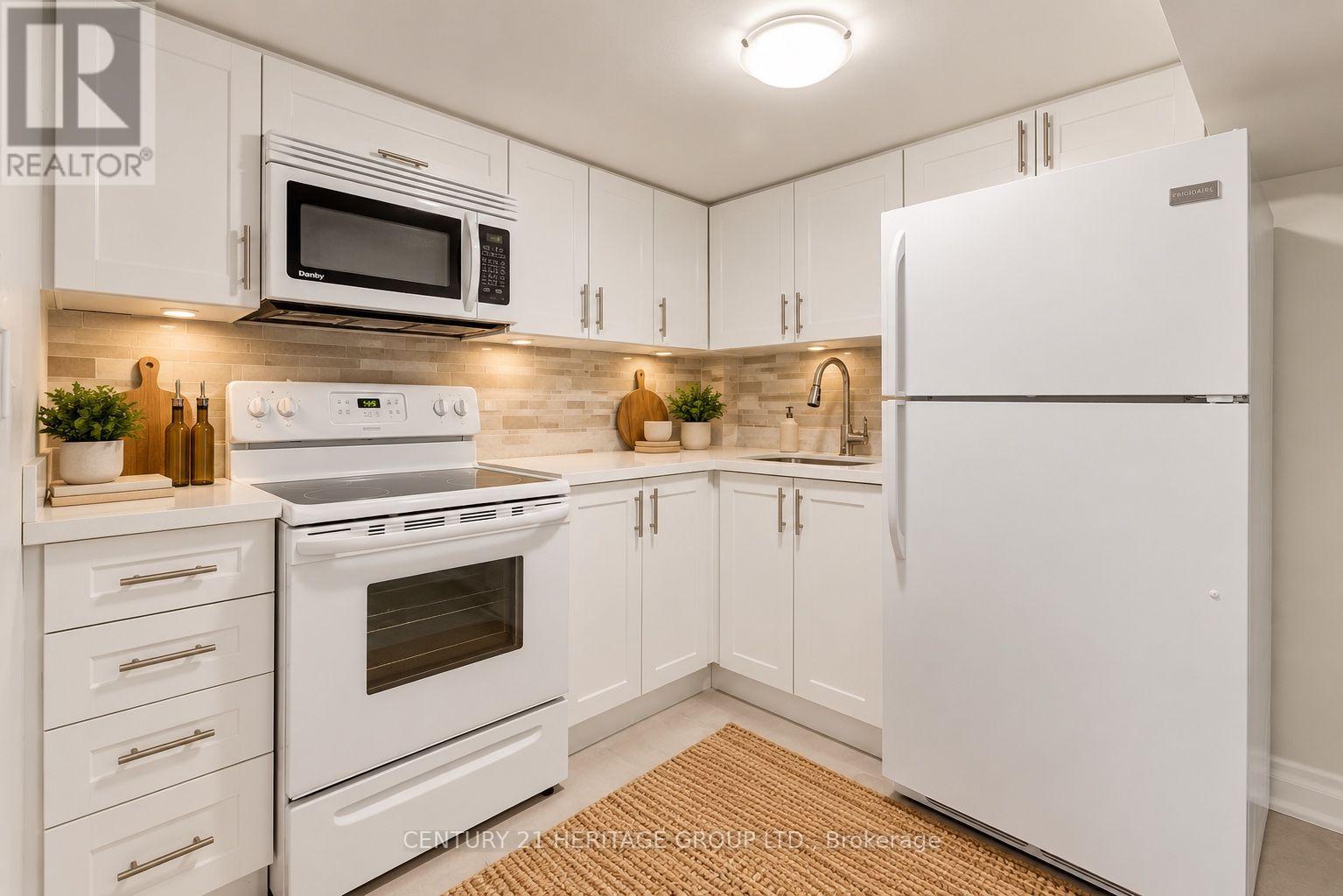 48 Stephen Drive, Toronto (stonegate-queensway), Ontario