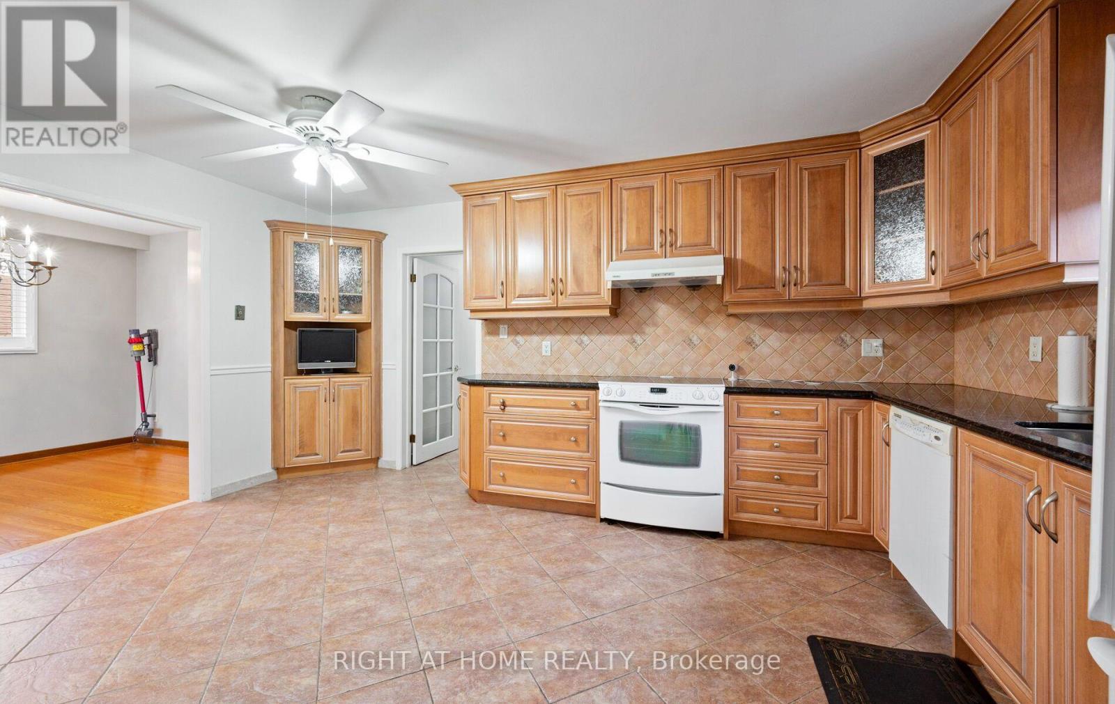 100 Gracefield Avenue, Toronto (maple Leaf), Ontario