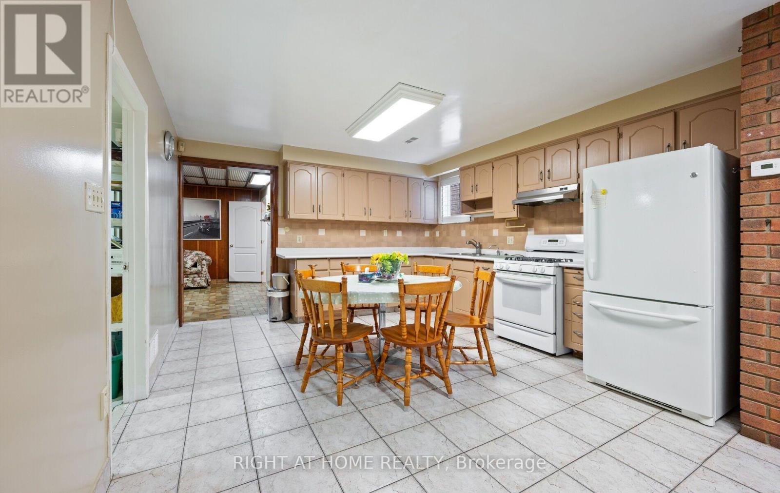 100 Gracefield Avenue, Toronto (maple Leaf), Ontario