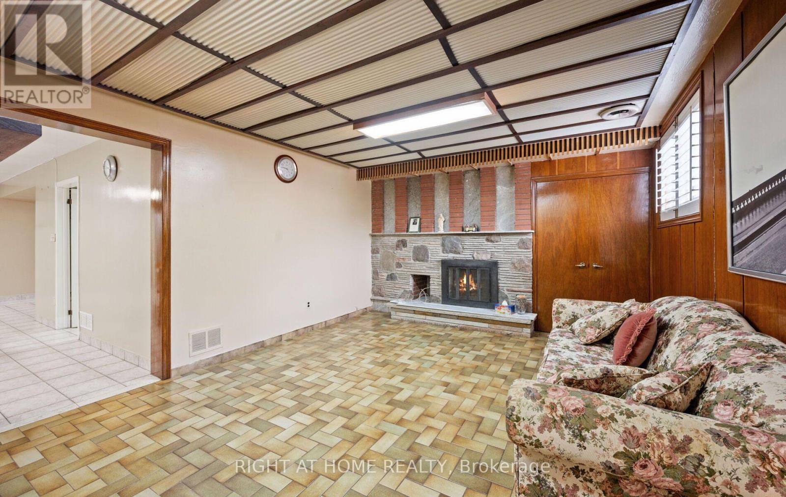 100 Gracefield Avenue, Toronto (maple Leaf), Ontario