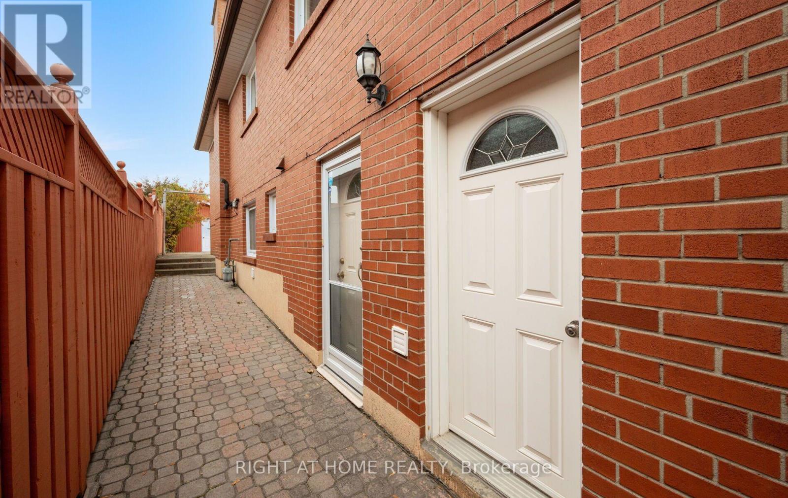 100 Gracefield Avenue, Toronto (maple Leaf), Ontario