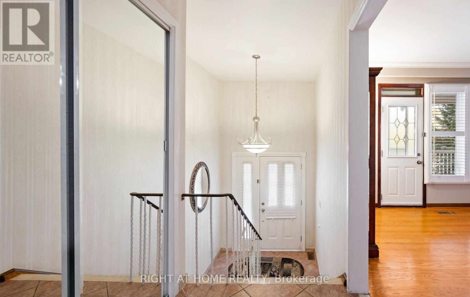 100 Gracefield Avenue, Toronto (maple Leaf), Ontario