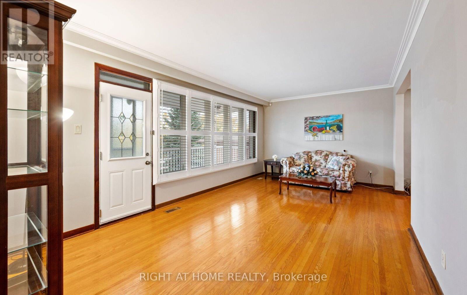 100 Gracefield Avenue, Toronto (maple Leaf), Ontario