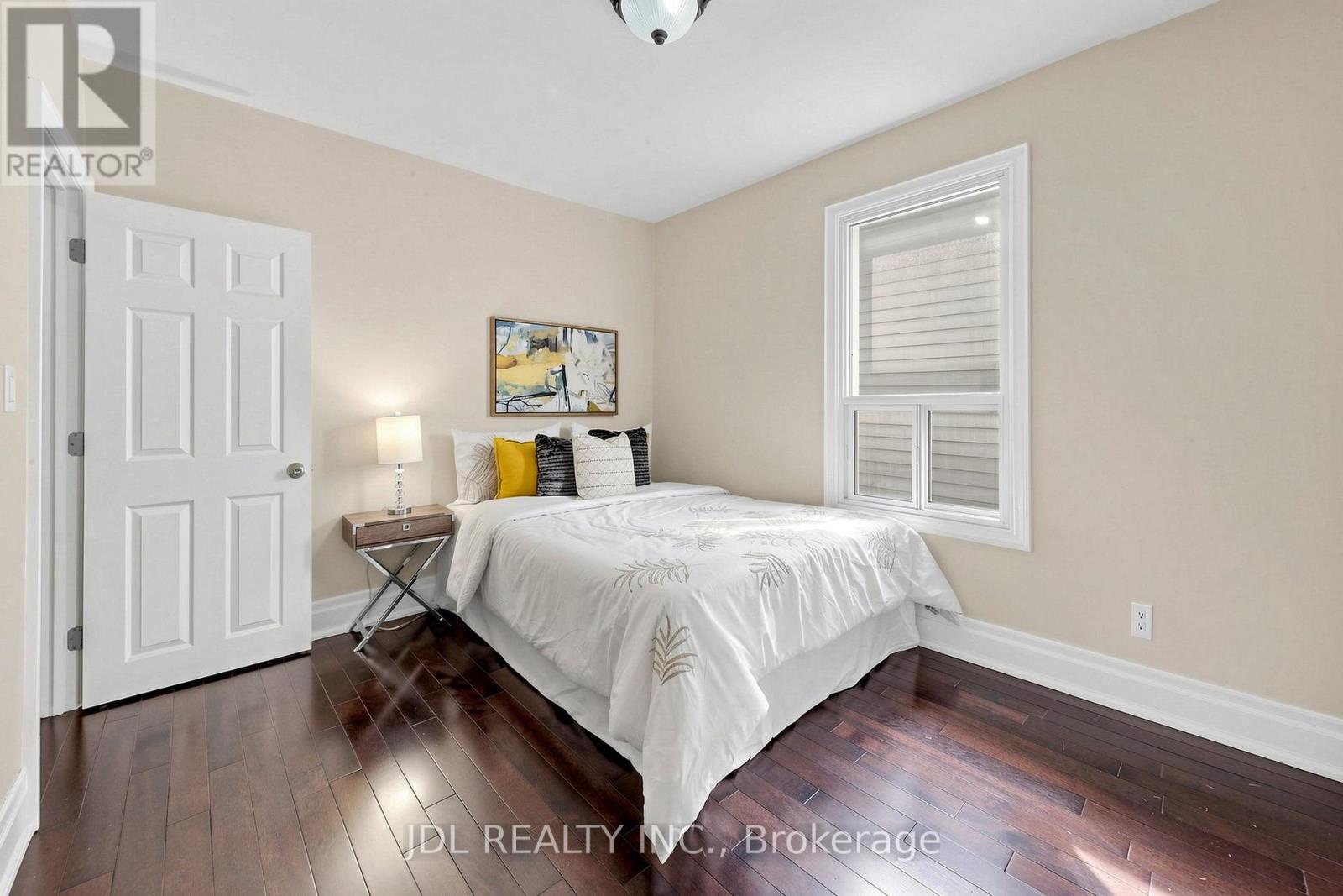 831 Pape Avenue, Toronto (danforth), Ontario