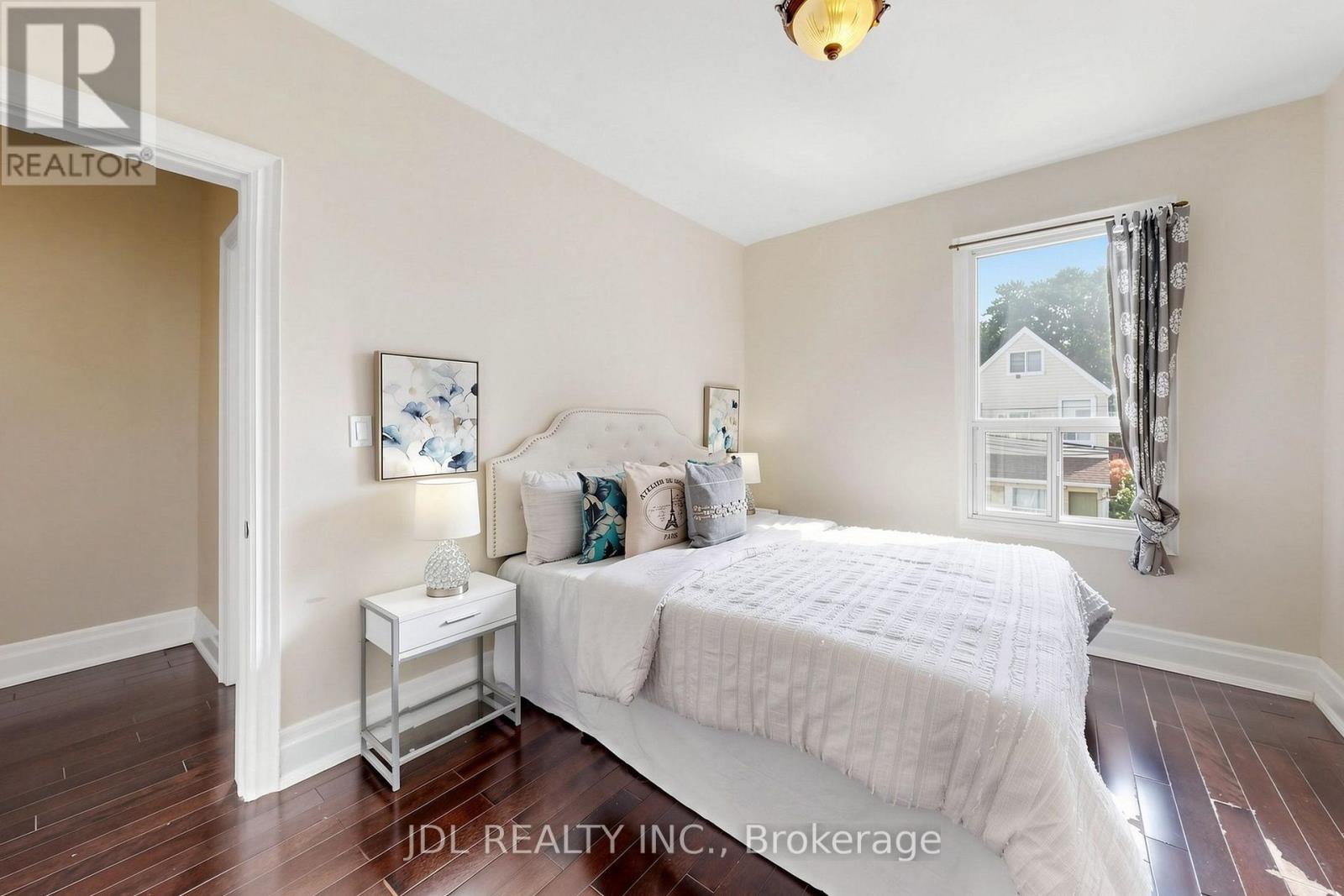 831 Pape Avenue, Toronto (danforth), Ontario