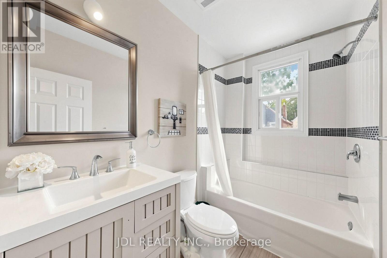 831 Pape Avenue, Toronto (danforth), Ontario