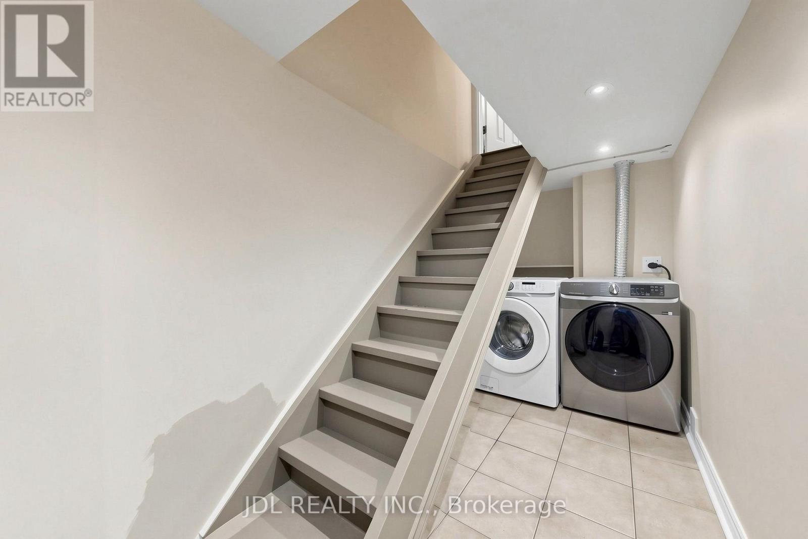 831 Pape Avenue, Toronto (danforth), Ontario