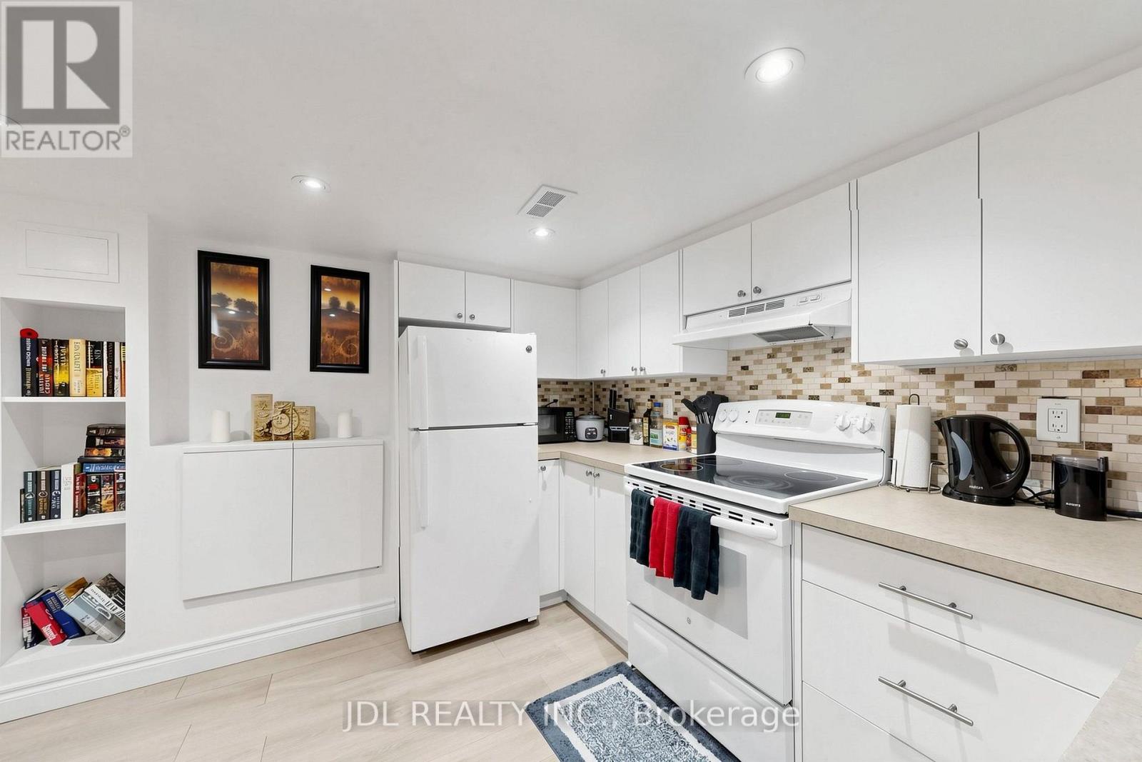 831 Pape Avenue, Toronto (danforth), Ontario