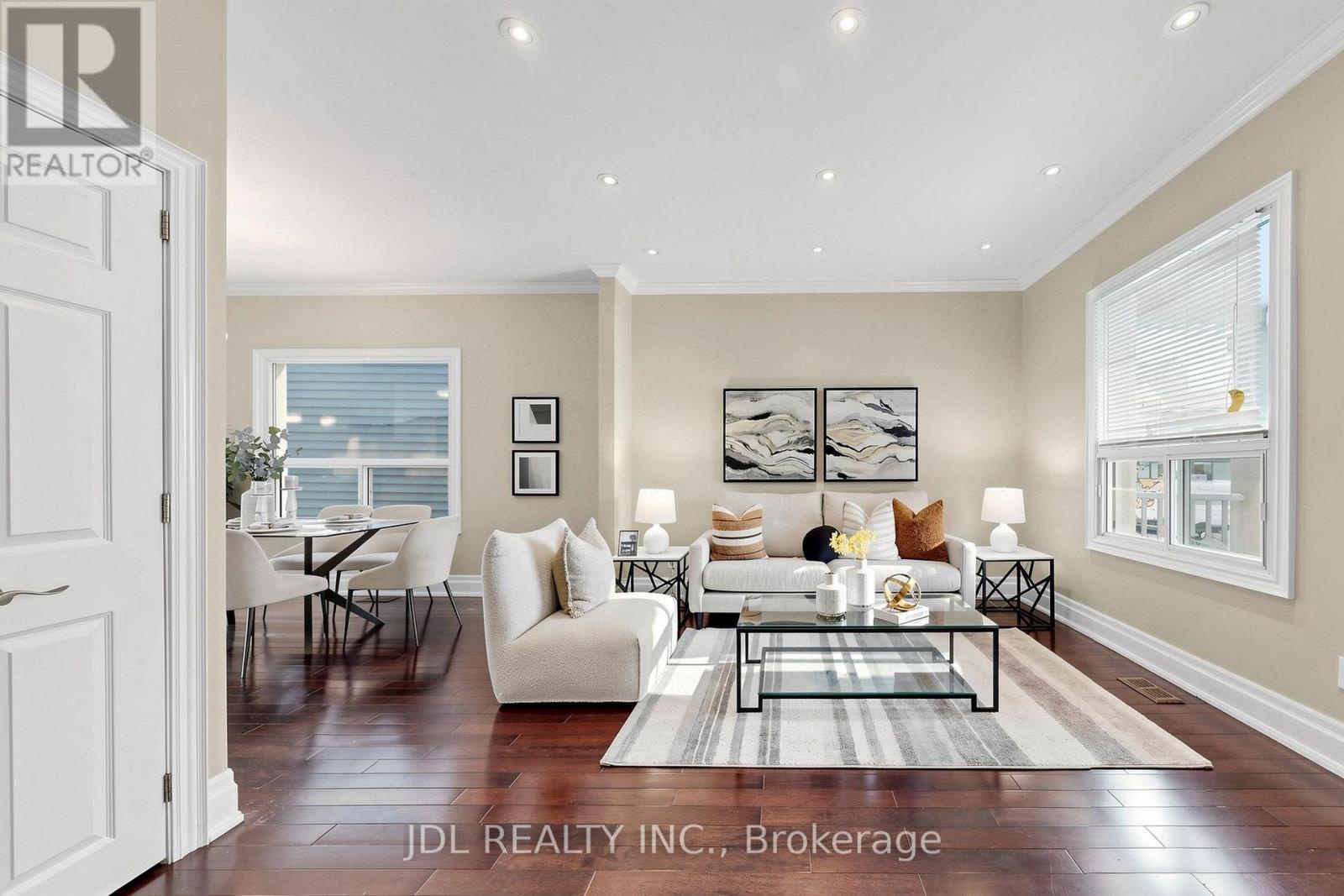 831 Pape Avenue, Toronto (danforth), Ontario
