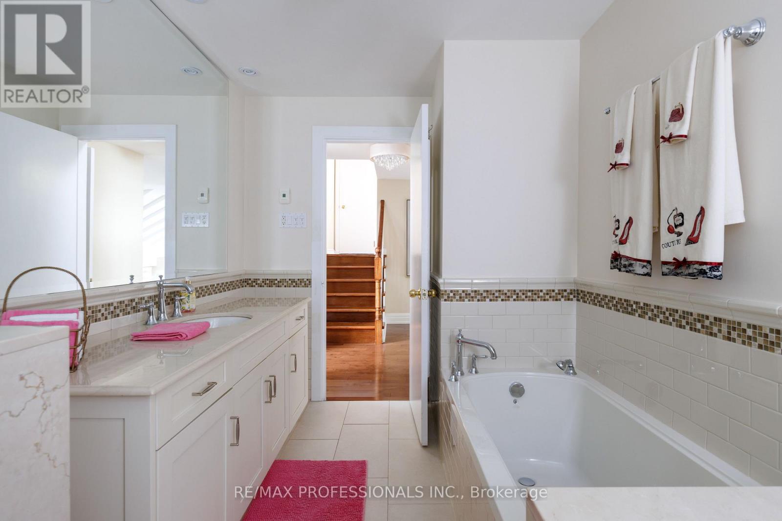 25 Colwood Road, Toronto (edenbridge-humber Valley), Ontario