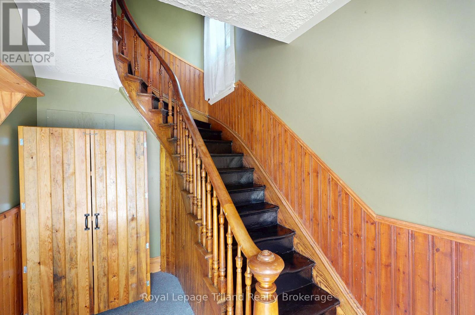 16 Broadway Street, Woodstock (woodstock - South), Ontario