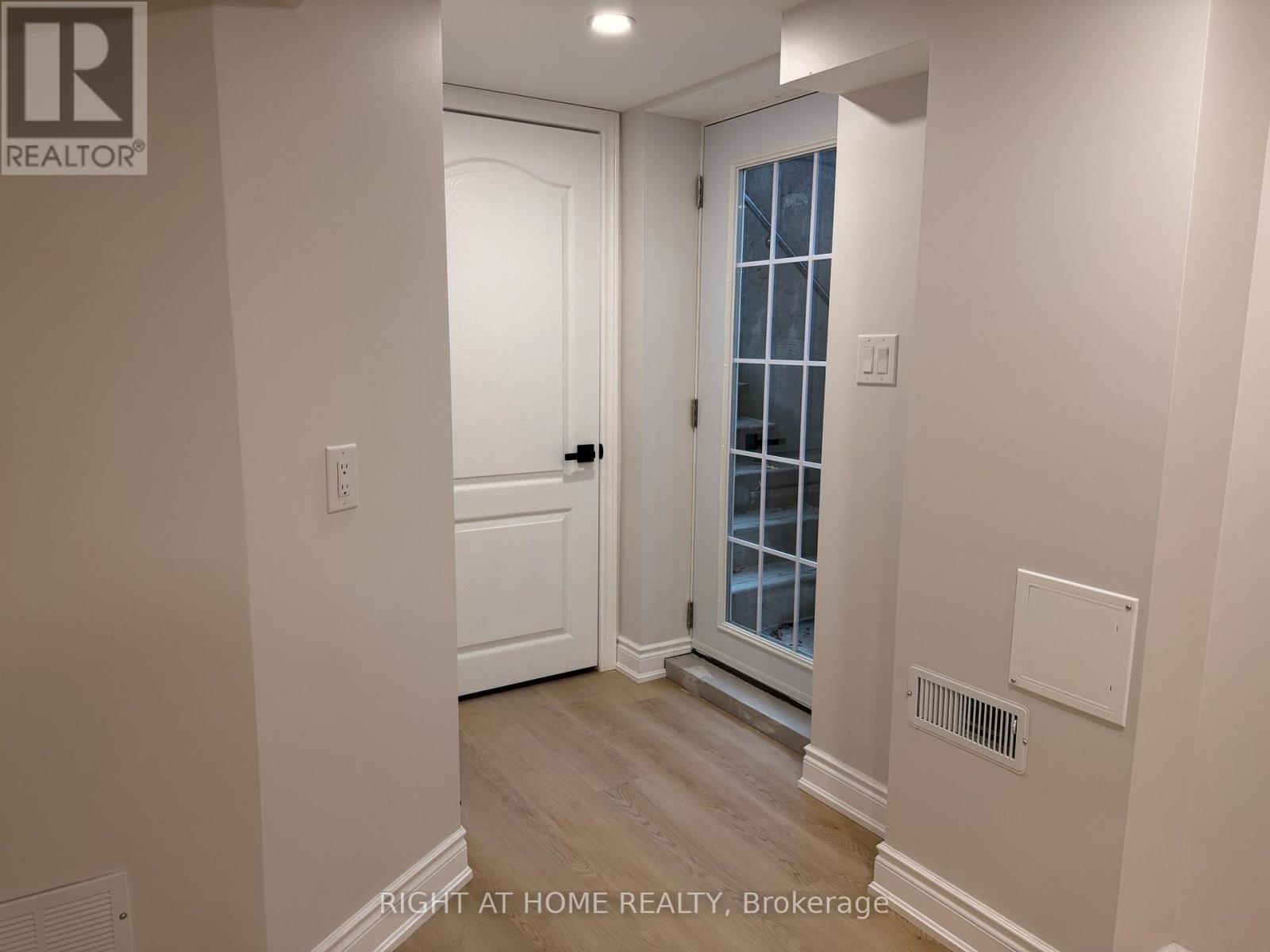 9 Crestview Avenue, Brampton (brampton East), Ontario