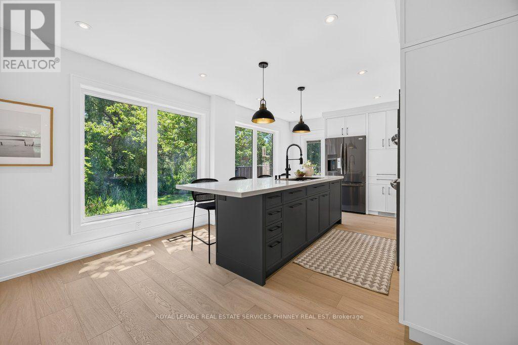 1340 Contour Drive, Mississauga (clarkson), Ontario
