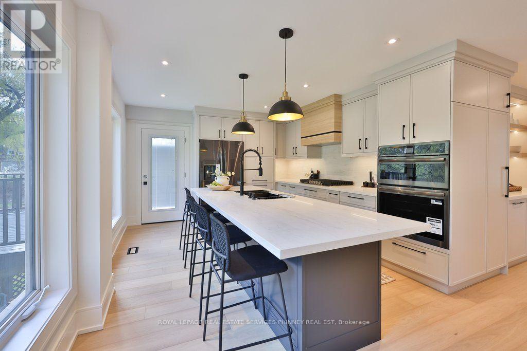 1340 Contour Drive, Mississauga (clarkson), Ontario