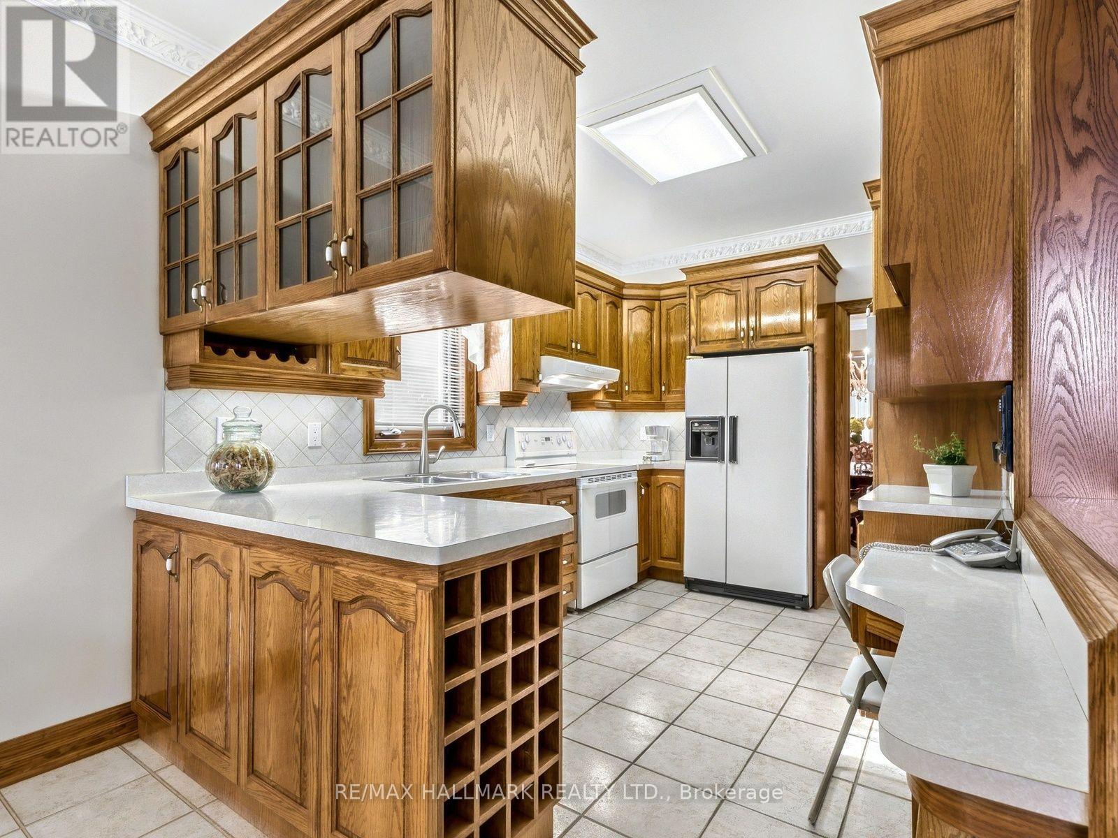 21 Donmore Avenue, Toronto (danforth Village-east York), Ontario