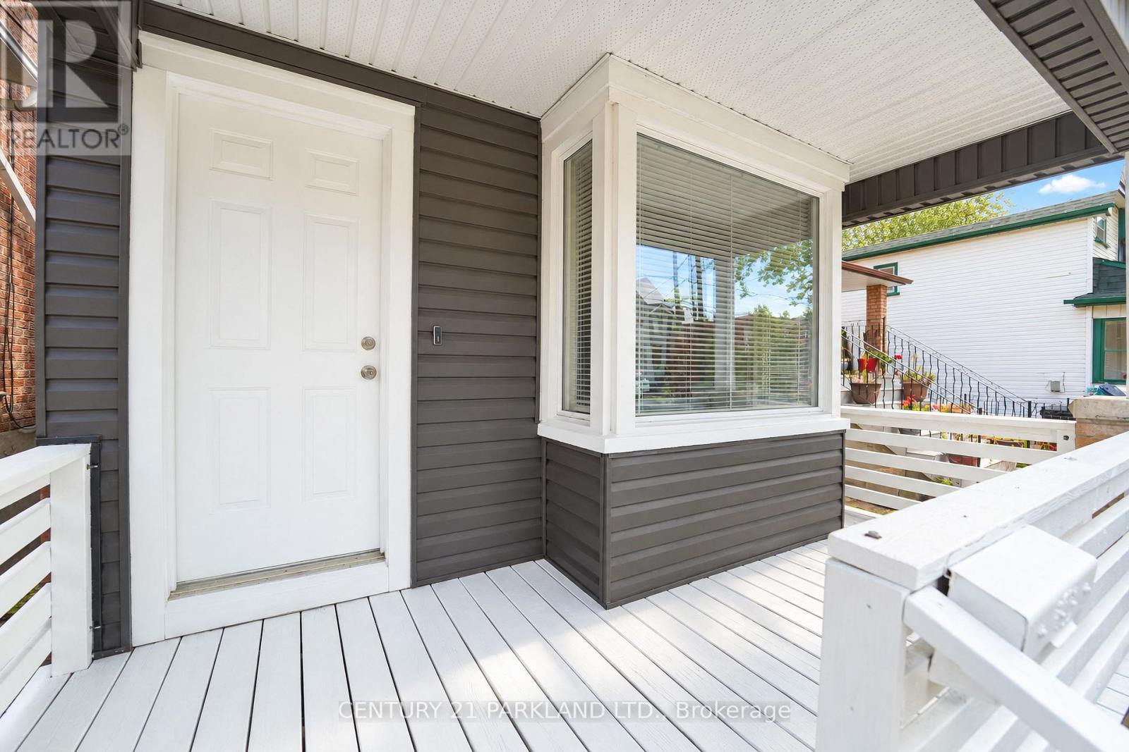 47 King Edward Avenue, Toronto (woodbine-lumsden), Ontario