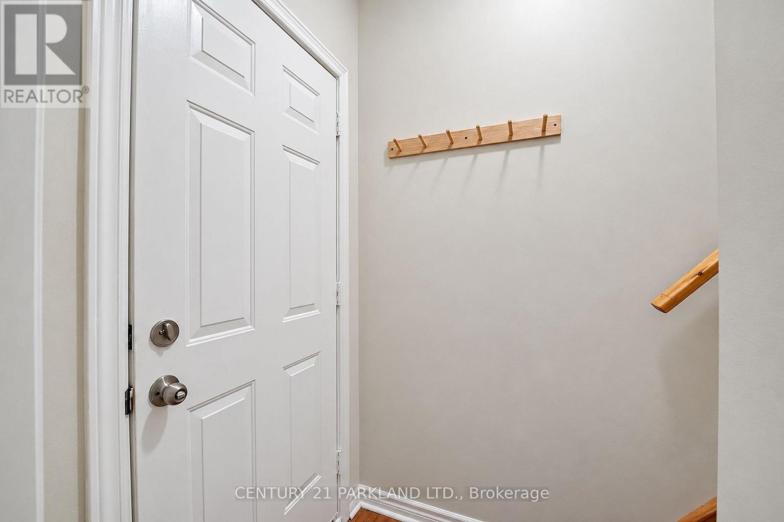 47 King Edward Avenue, Toronto (woodbine-lumsden), Ontario