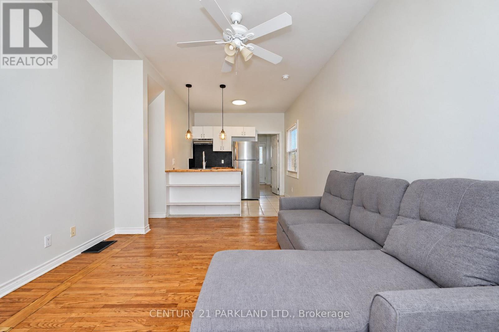 47 King Edward Avenue, Toronto (woodbine-lumsden), Ontario
