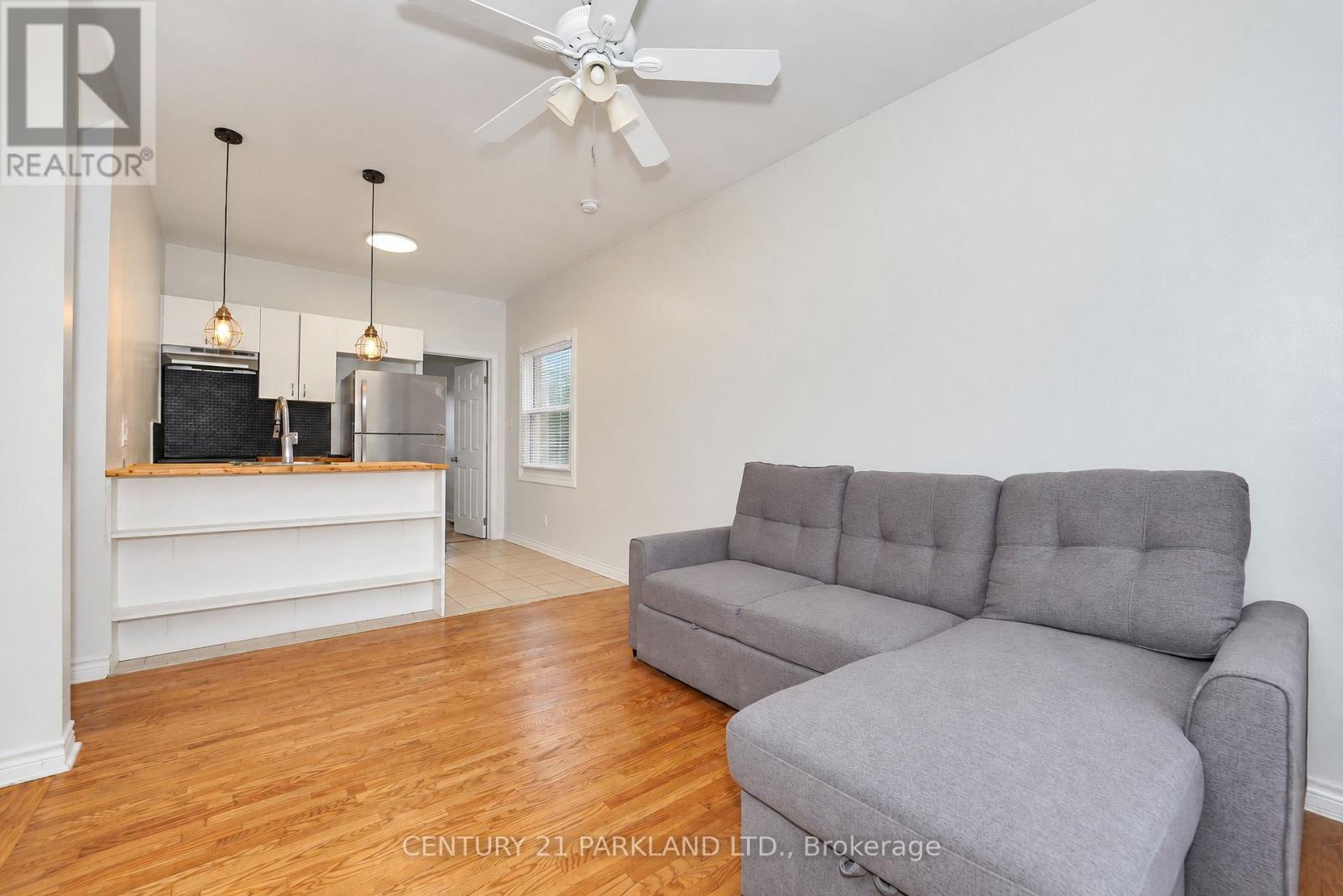47 King Edward Avenue, Toronto (woodbine-lumsden), Ontario