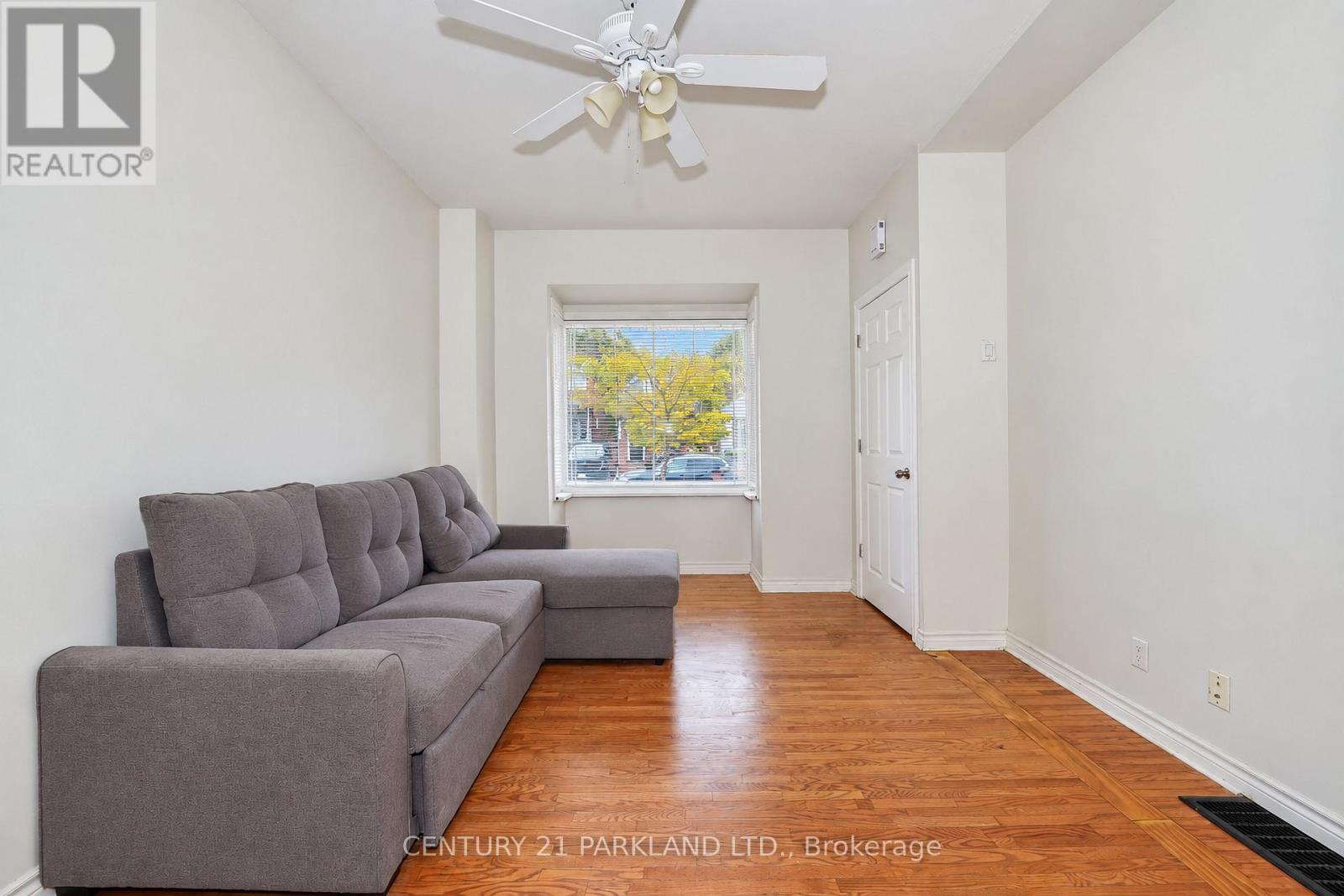 47 King Edward Avenue, Toronto (woodbine-lumsden), Ontario
