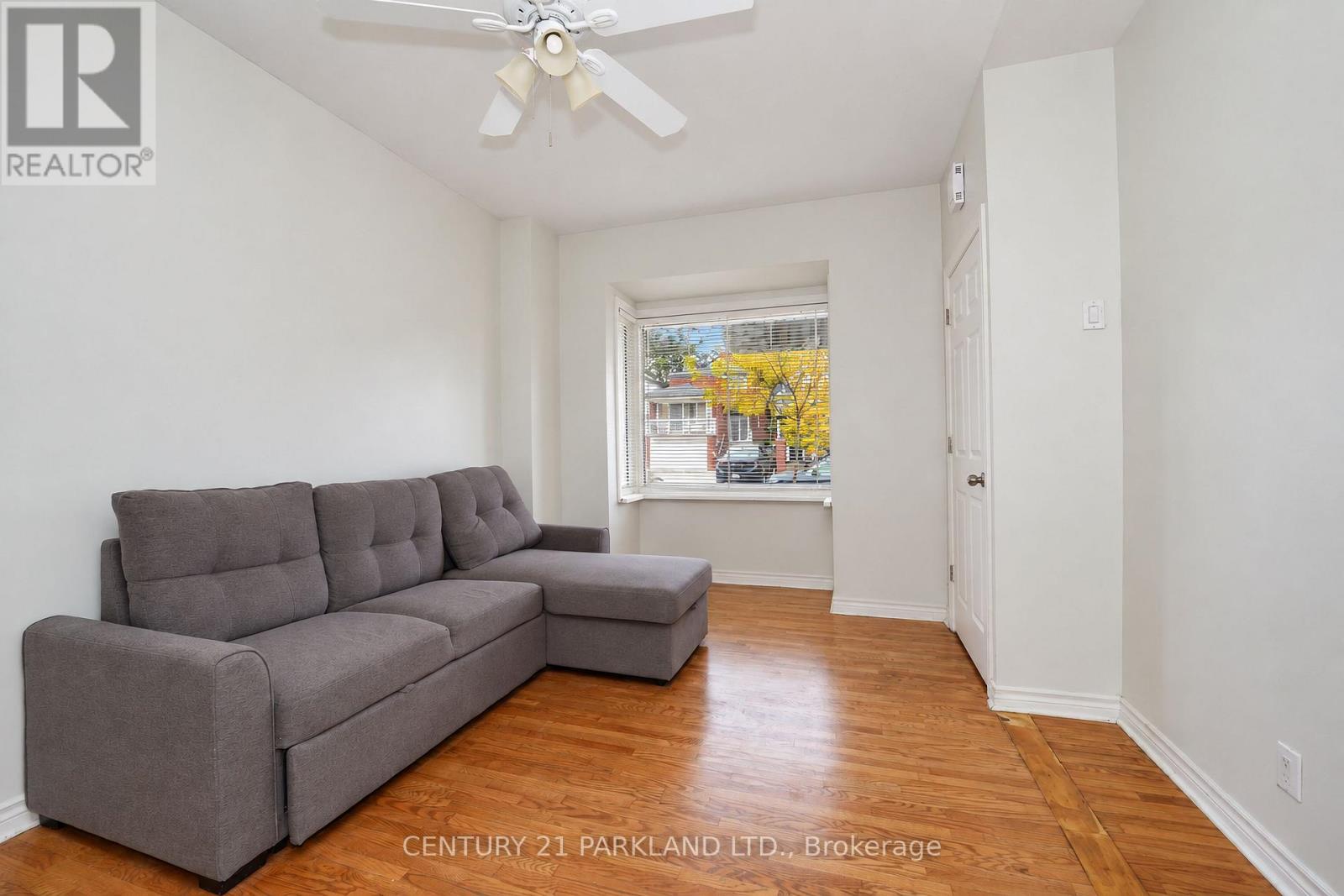 47 King Edward Avenue, Toronto (woodbine-lumsden), Ontario